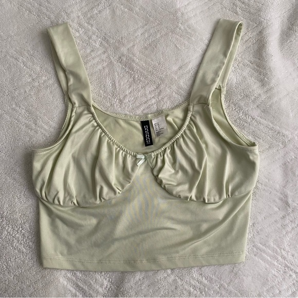 H&M Green Fitted Ruched Crop Tank Top - Picture 1 of 4